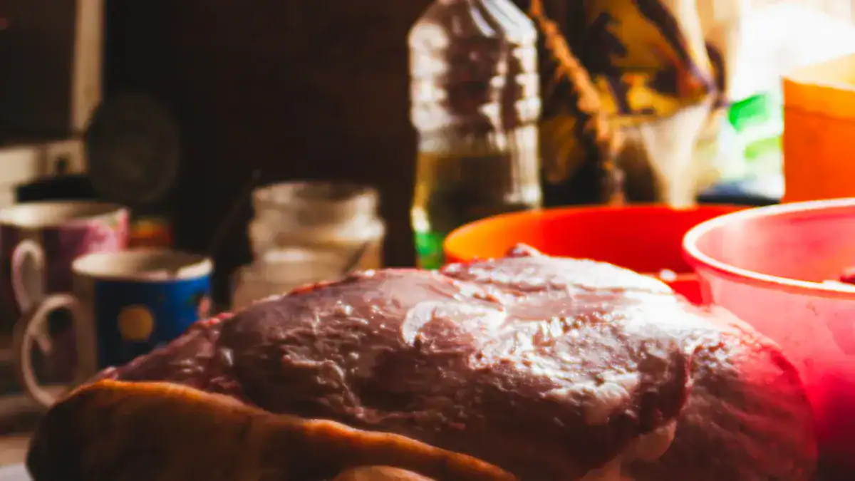 Carnivore Diet vs Keto: Key Differences, Similarities, and Which One Works Better