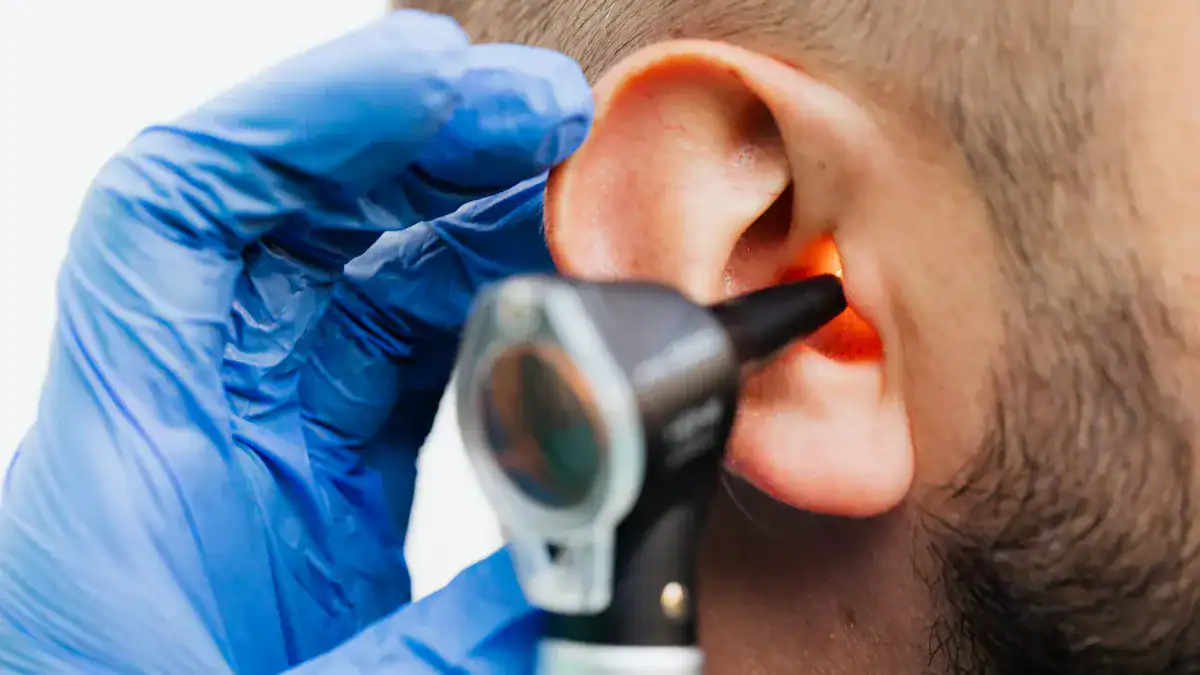 Diagnosing Fluid Behind Eardrum