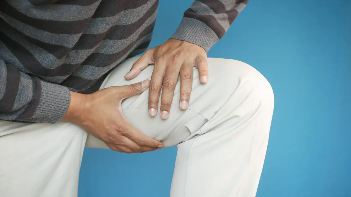 Symptoms of Outer Knee Pain